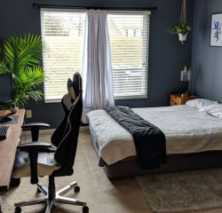 chambre avec fenetre rangé
